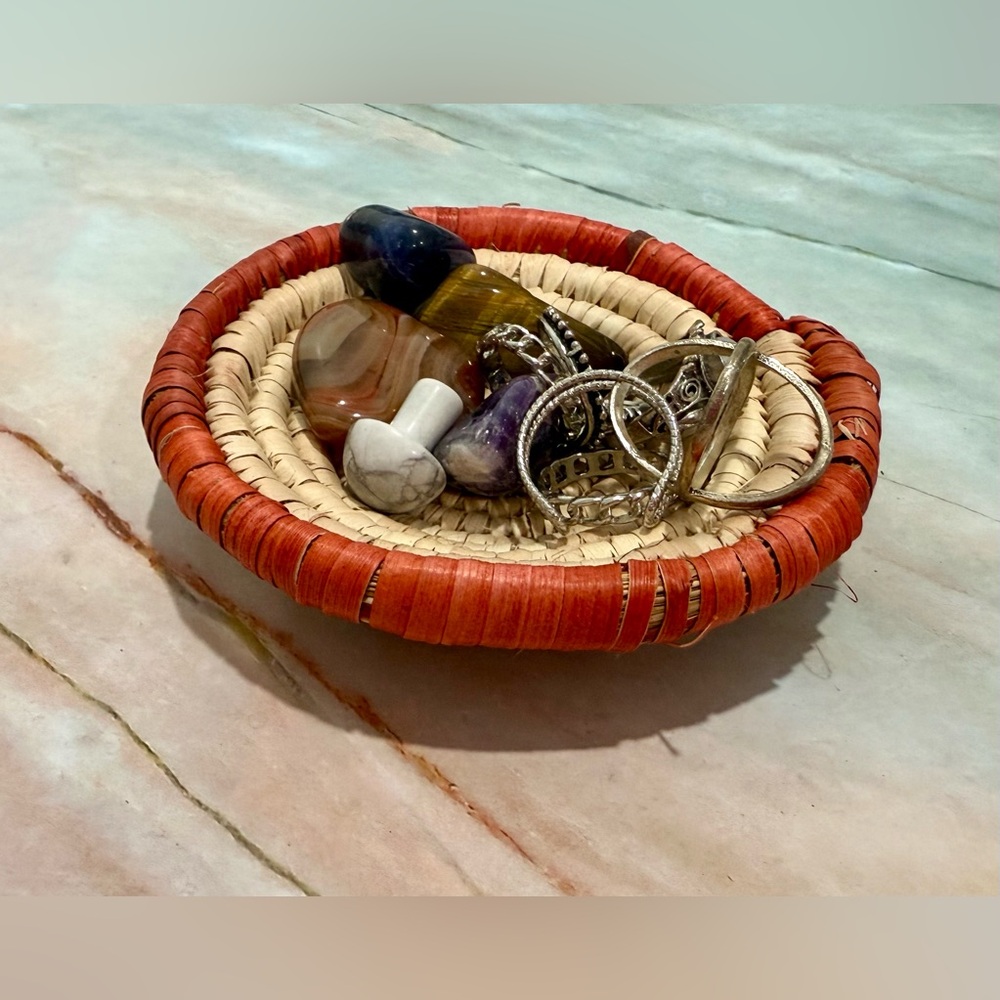 Hand woven traditional palm fiber basket, NWOT, jewelry catch all